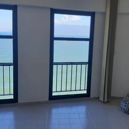 Apartamento na avenida da praia Martim de Sá com vista infinita pro mar em todos os cômodos.No 3o. quiosque próximo a prainha.Sinta-se na praia ouvindo o barulho das ondas e música dos quiosques.Com piscina adulto e infantil. Caraguatatuba Exterior foto