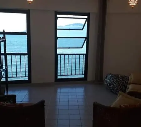Apartamento na avenida da praia Martim de Sá com vista infinita pro mar em todos os cômodos.No 3o. quiosque próximo a prainha.Sinta-se na praia ouvindo o barulho das ondas e música dos quiosques.Com piscina adulto e infantil. Caraguatatuba Exterior foto