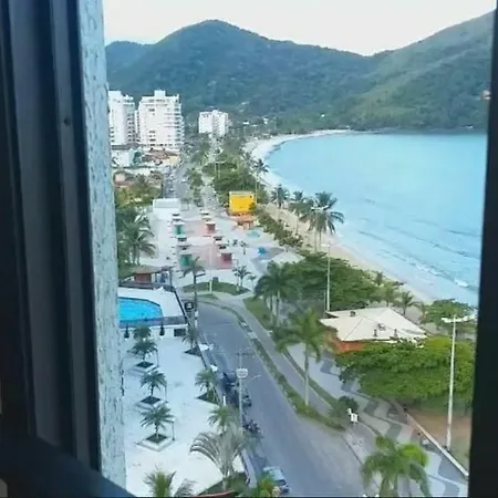 Apartamento na avenida da praia Martim de Sá com vista infinita pro mar em todos os cômodos.No 3o. quiosque próximo a prainha.Sinta-se na praia ouvindo o barulho das ondas e música dos quiosques.Com piscina adulto e infantil. Caraguatatuba Exterior foto