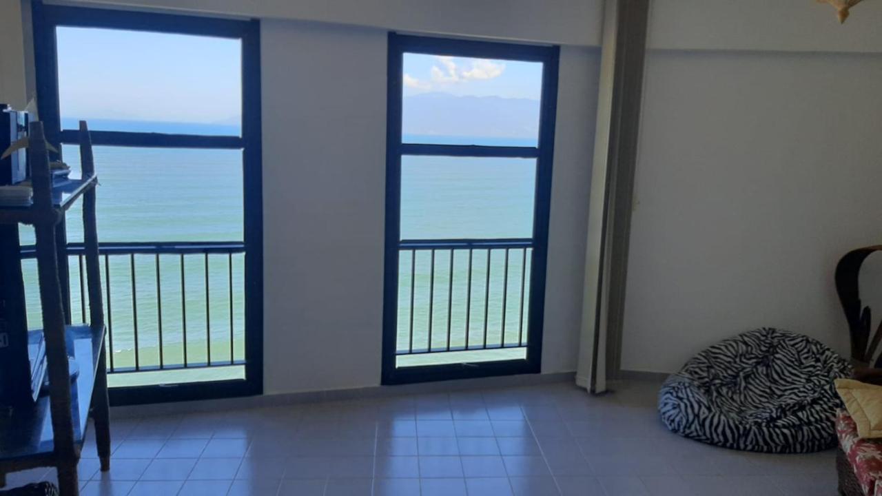 Apartment Vista Infinita: Beachfront With Sea Views