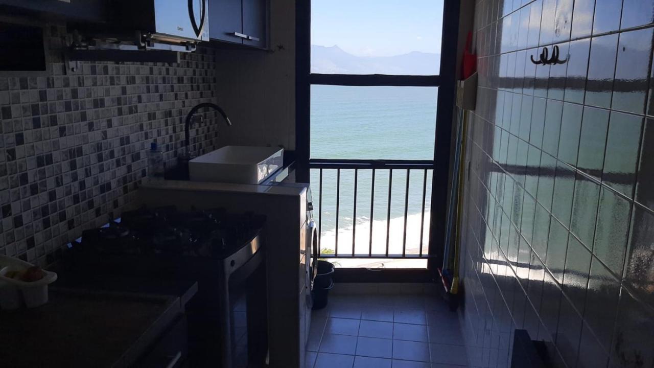 Apartment Vista Infinita: Beachfront With Sea Views
