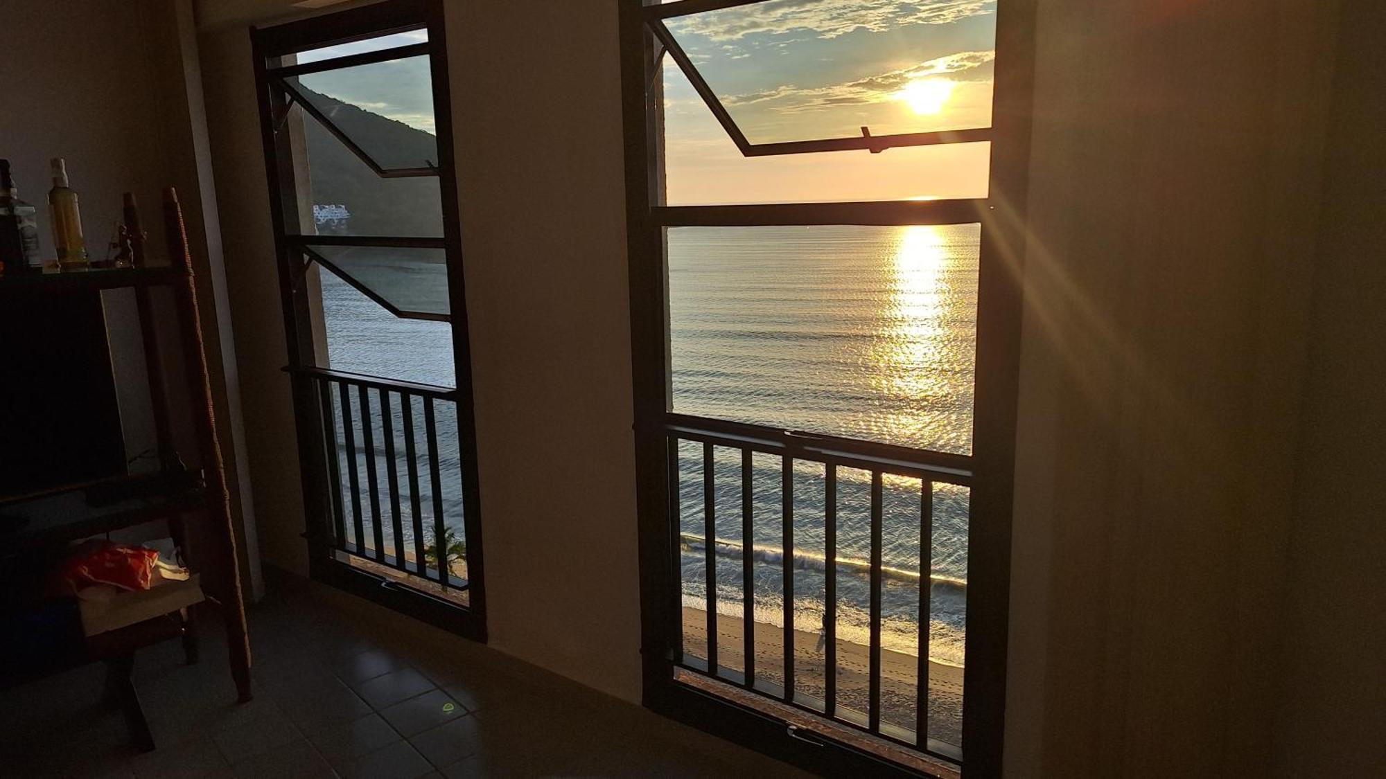 Vista Infinita: Beachfront With Sea Views